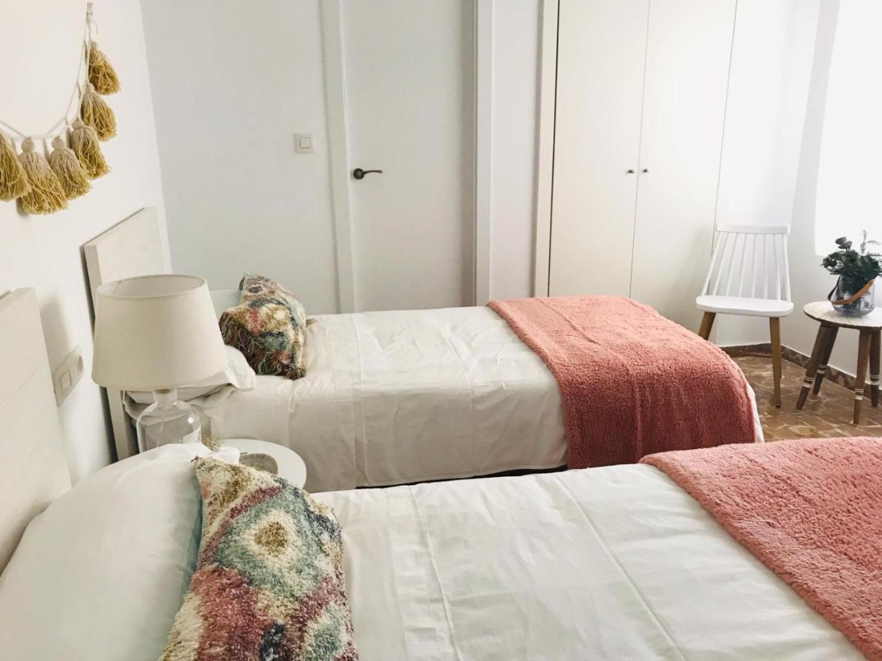 Hostal Beni بينيكاسّين المظهر الخارجي الصورة
