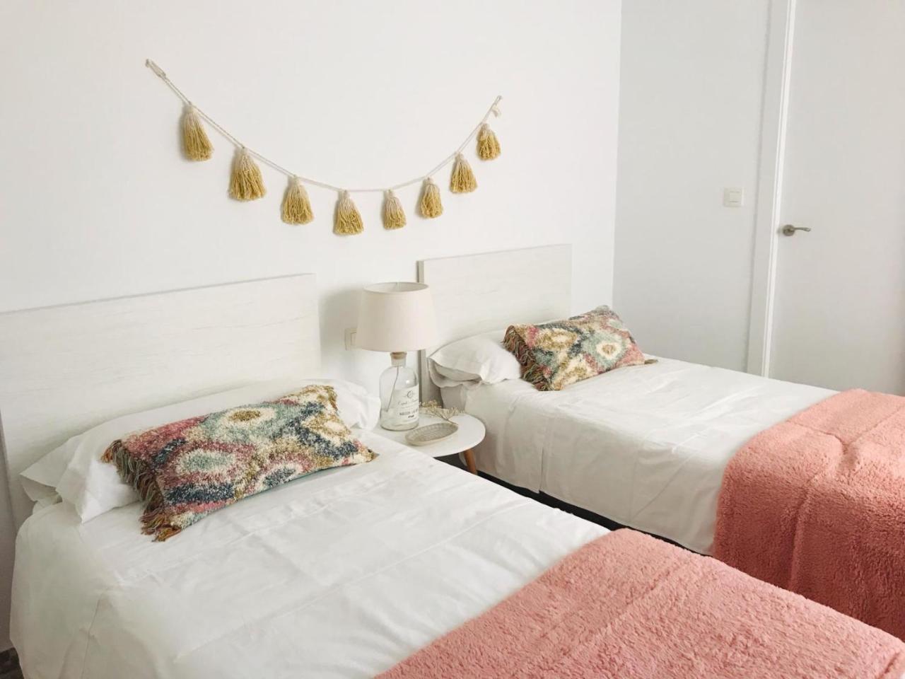 Hostal Beni بينيكاسّين المظهر الخارجي الصورة