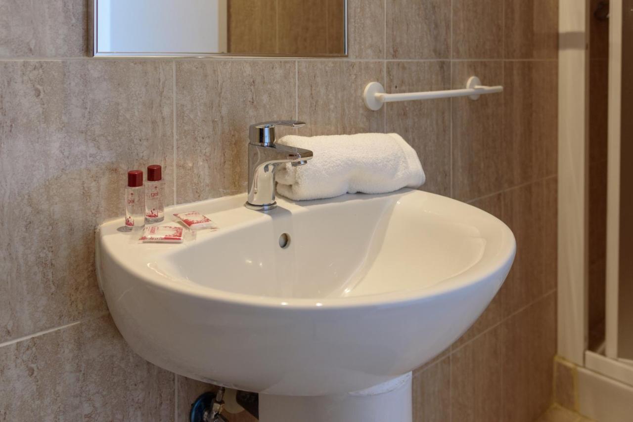 Hostal Beni بينيكاسّين المظهر الخارجي الصورة